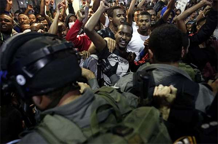 manifestantes etíopes contra violencia racial israelí Marcha de judíos etíopes contra la violencia racista de Policía israelí